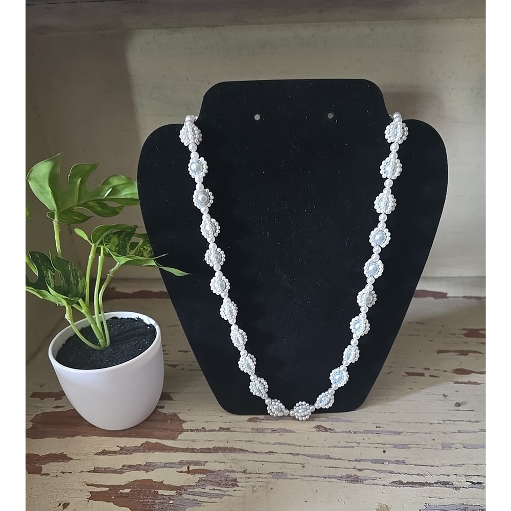 Vtg White Faux Pearl Dainty Minimalist Elegant Fashion Jewelry Chain Necklace